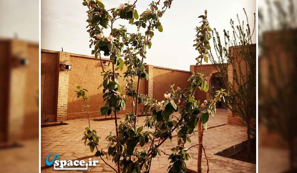 نمای حیاط اقامتگاه بوم گردی جیزد - رشتخوار - روستای اکبرآباد