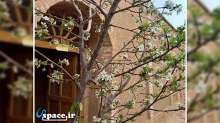 نمای بهاری اقامتگاه بوم گردی جیزد - رشتخوار - روستای اکبرآباد